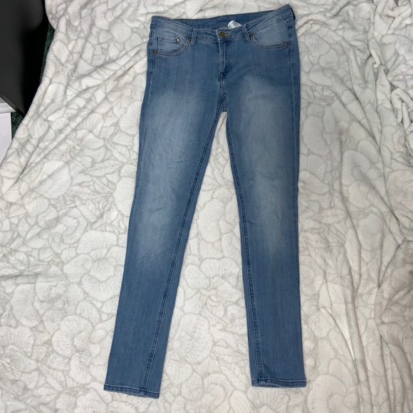 H&M Light Wash Skinny Jean- 30/32 - Picture 1 of 5